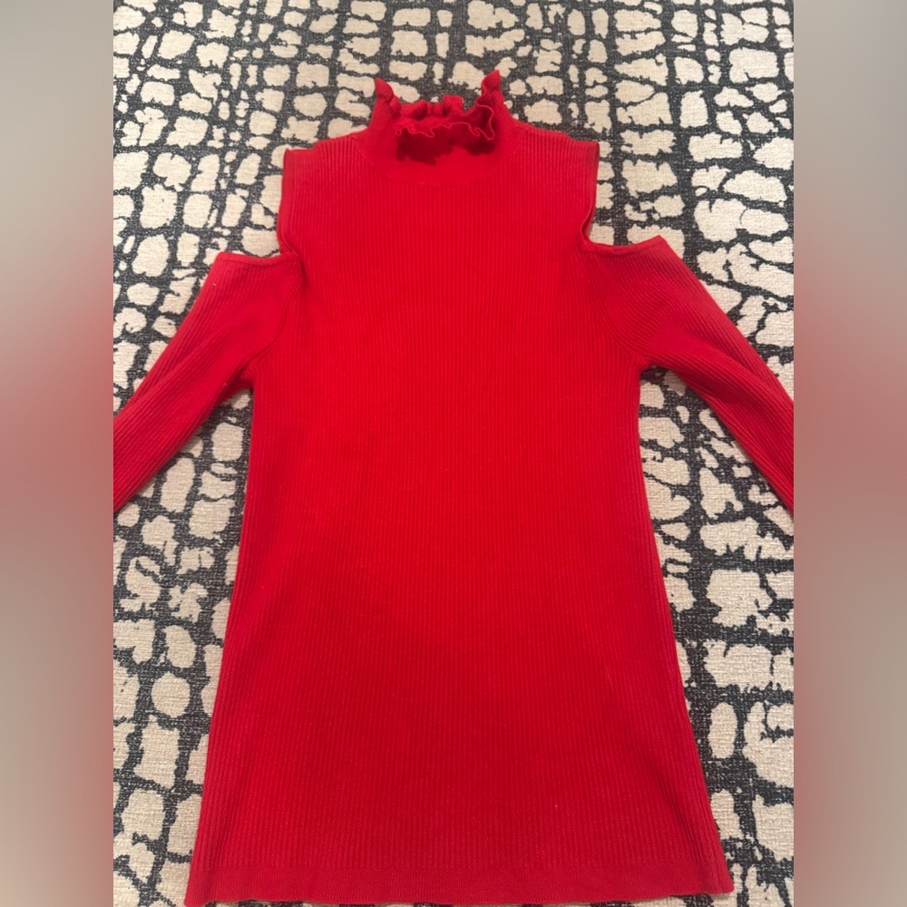 Red Cold Shoulder Turtleneck Top - Picture 7 of 8